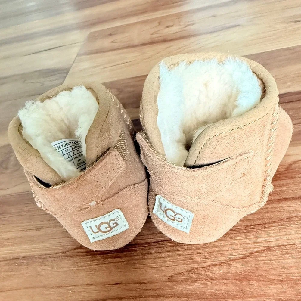UGG Australia Baby Boots Tan‎ Suede Sheepskin Lined Infant Crib Shoes